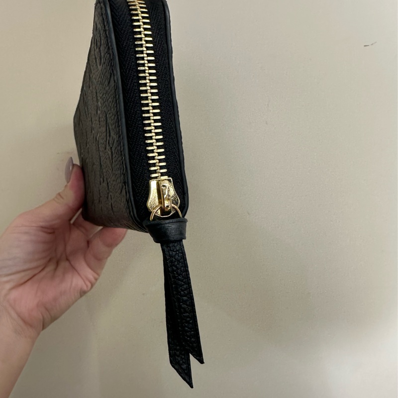LV 黑牛皮壓紋金釦Clemence8卡ㄇ拉長夾M60171-3