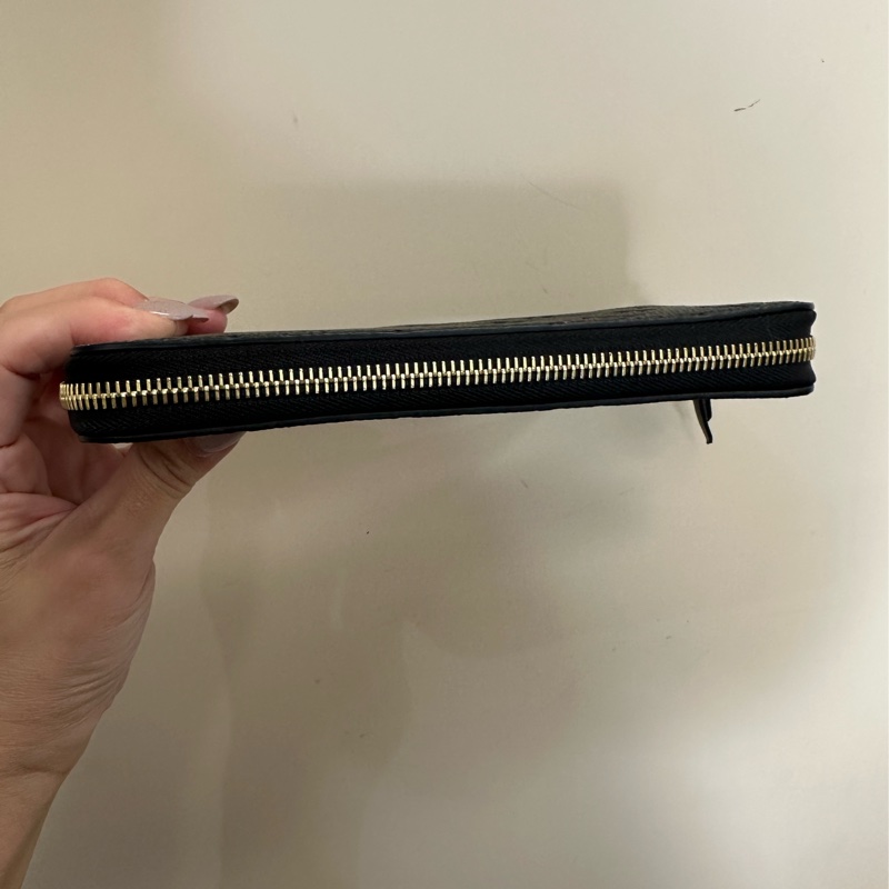 LV 黑牛皮壓紋金釦Clemence8卡ㄇ拉長夾M60171-4