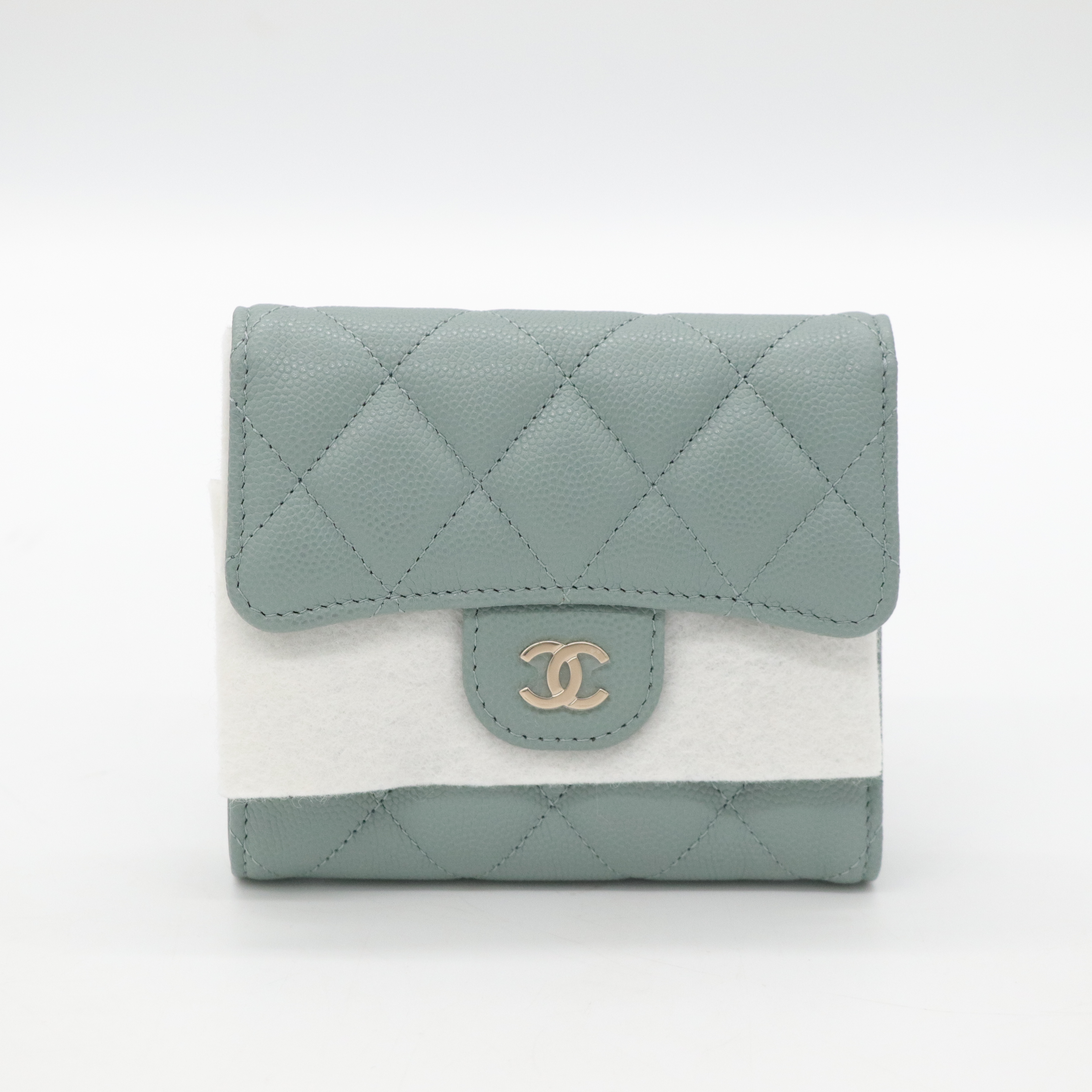 Chanel香奈兒 荔枝牛皮 CC Logo 三折短夾-1