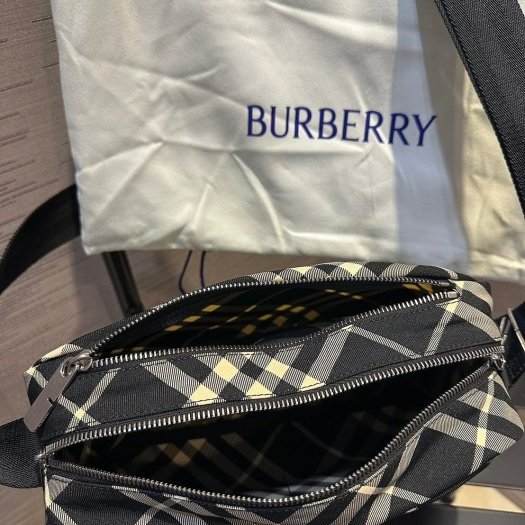 💎Han's house精品服飾💎BURBERRY Paddy 格紋 刺繡戰馬 相機包 原價36900-2
