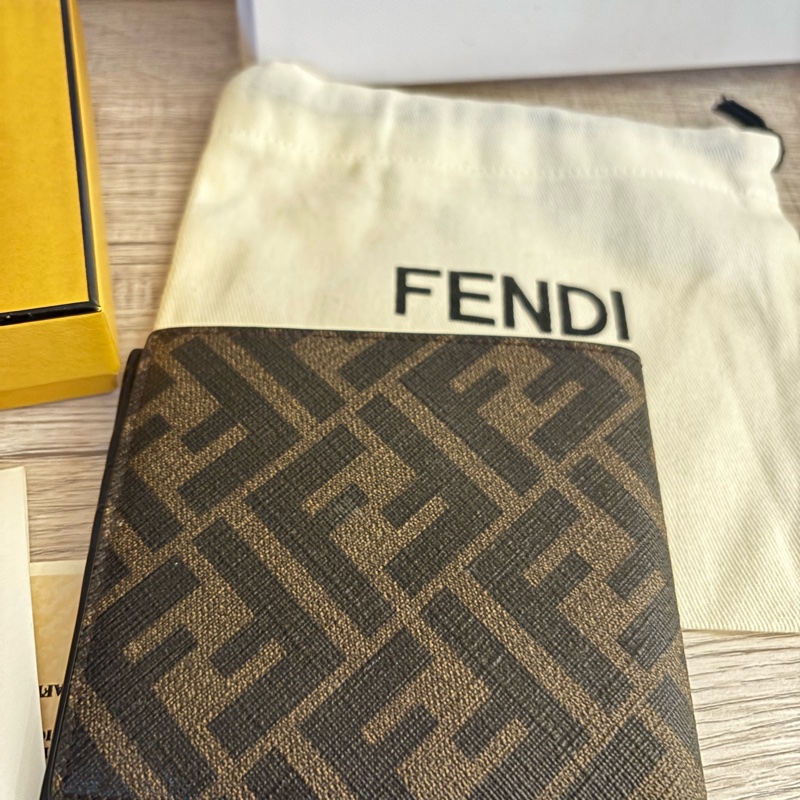 Fendi 男士短夾(近全新)-1