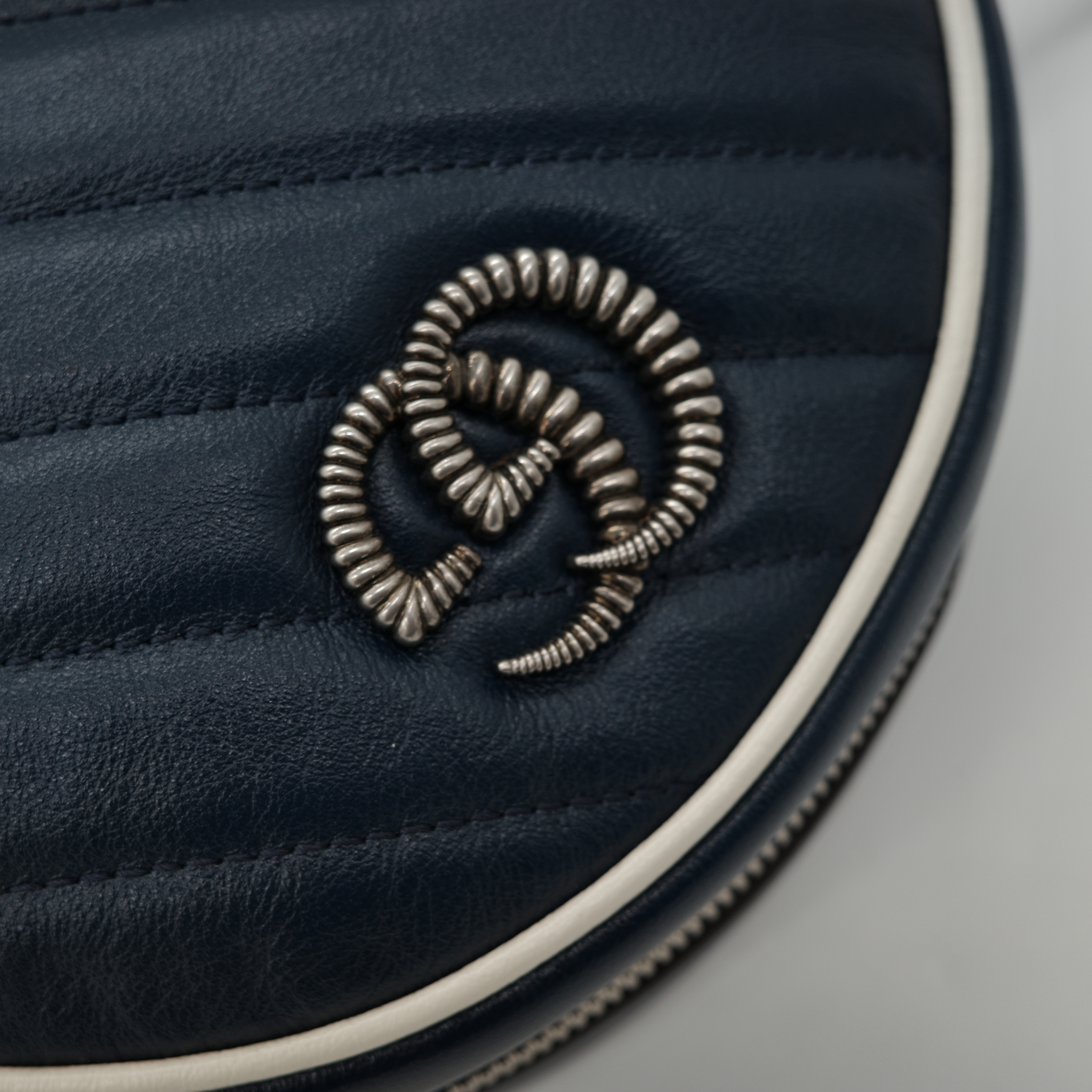 Gucci 古馳 marmont 藍白色 圓形 肩背包-4