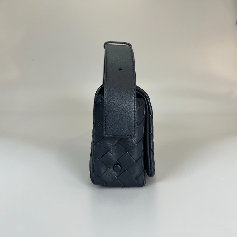 BV 晶片款 午夜藍中編織小牛皮翻蓋豆腐包-3