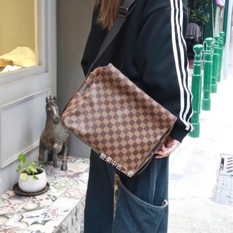 LV 格紋豆腐包