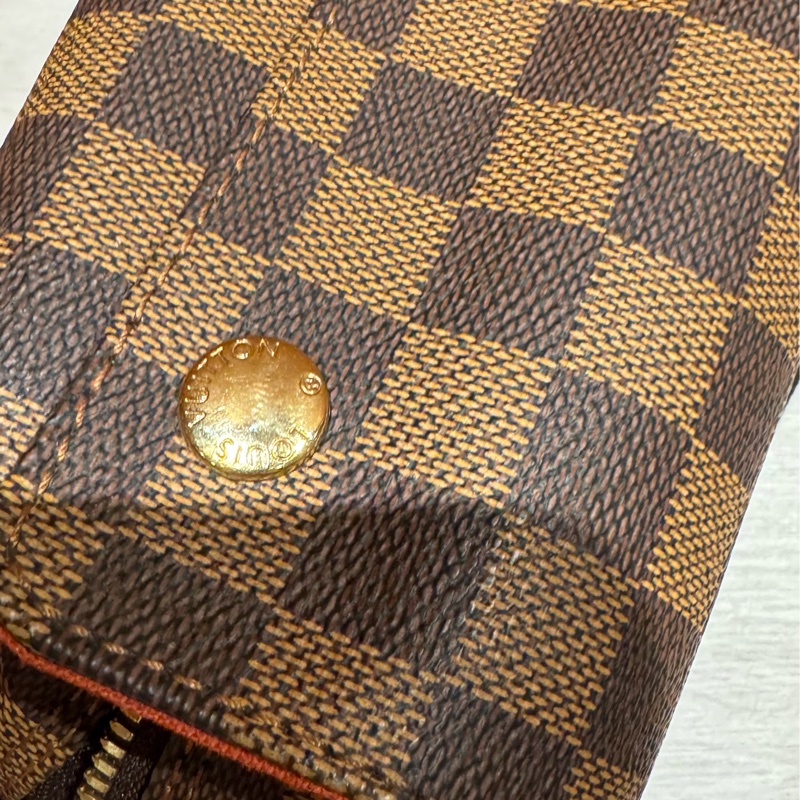LV 格紋豆腐包-5