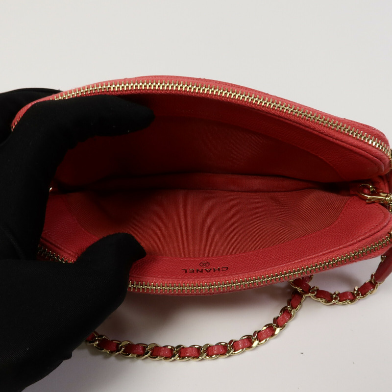 CHANEL 牛皮皮革Zipper Phone Bag鏈帶肩背袋-4