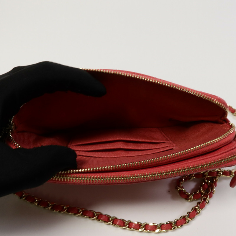CHANEL 牛皮皮革Zipper Phone Bag鏈帶肩背袋-5