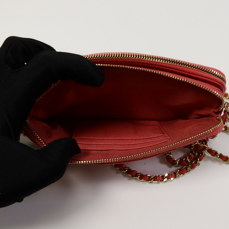 CHANEL 牛皮皮革Zipper Phone Bag鏈帶肩背袋-6
