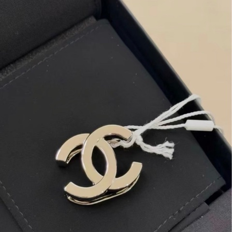 Chanel香奈兒限定銀色絲巾扣