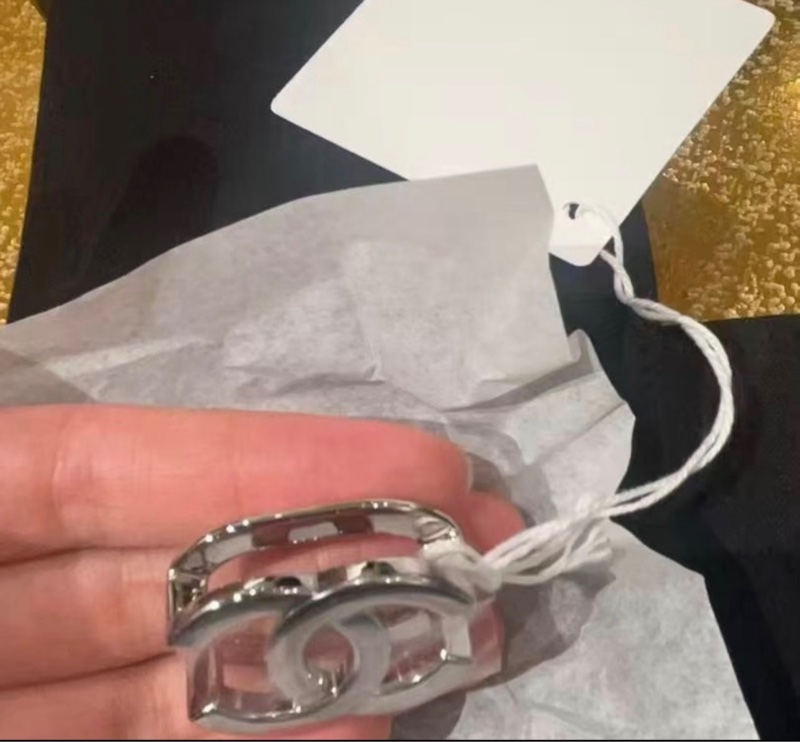 Chanel香奈兒限定銀色絲巾扣-2