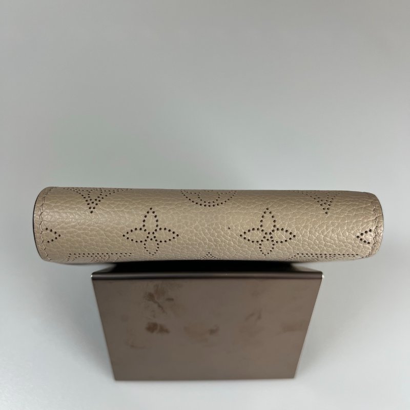 LV M62542/晶片款 灰色Mahina翻蓋短夾-5