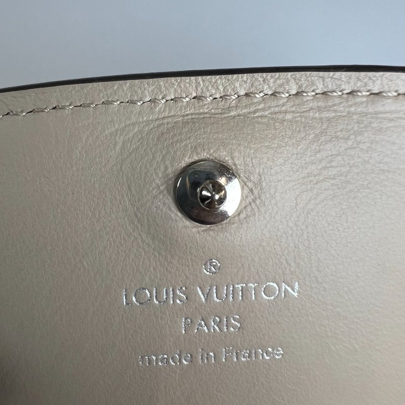 LV M62542/晶片款 灰色Mahina翻蓋短夾-11