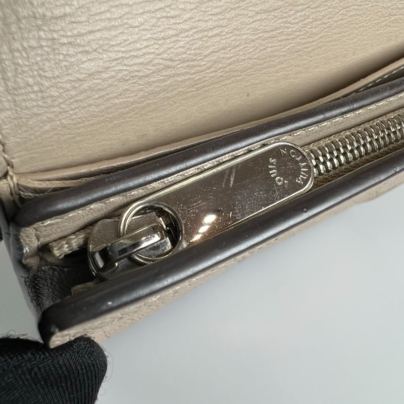 LV M62542/晶片款 灰色Mahina翻蓋短夾-12