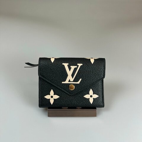 LV M80968/晶片款 黑皮革壓紋Victorine三折短夾