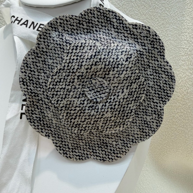 CHANEL黑白山茶花造型胸針XB953-1