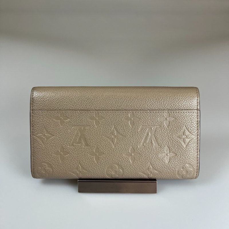 LV M68708 灰色壓紋拚皮革信封長夾-1