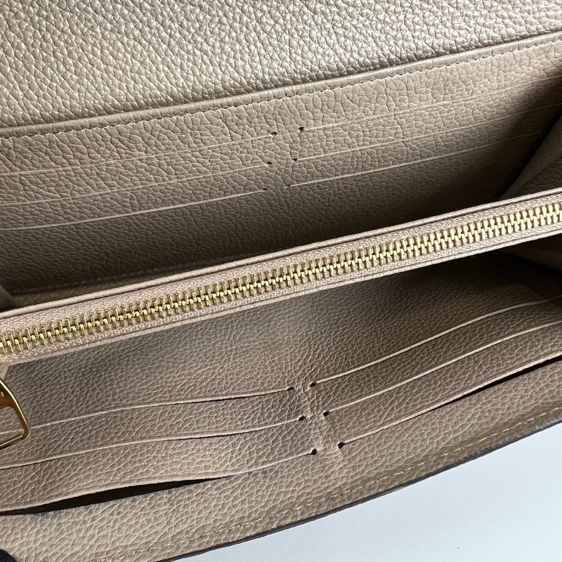LV M68708 灰色壓紋拚皮革信封長夾-7
