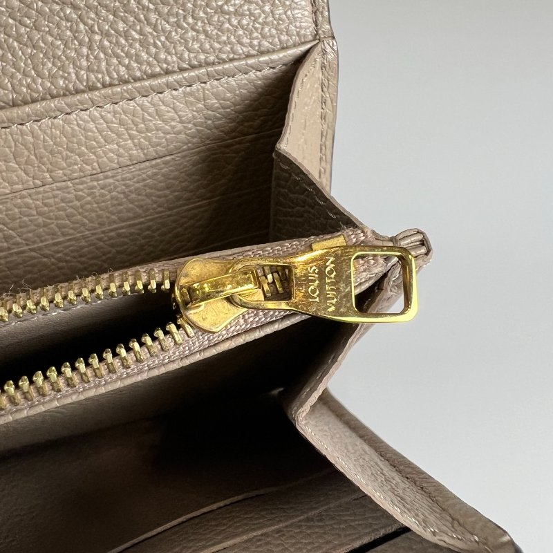 LV M68708 灰色壓紋拚皮革信封長夾-11