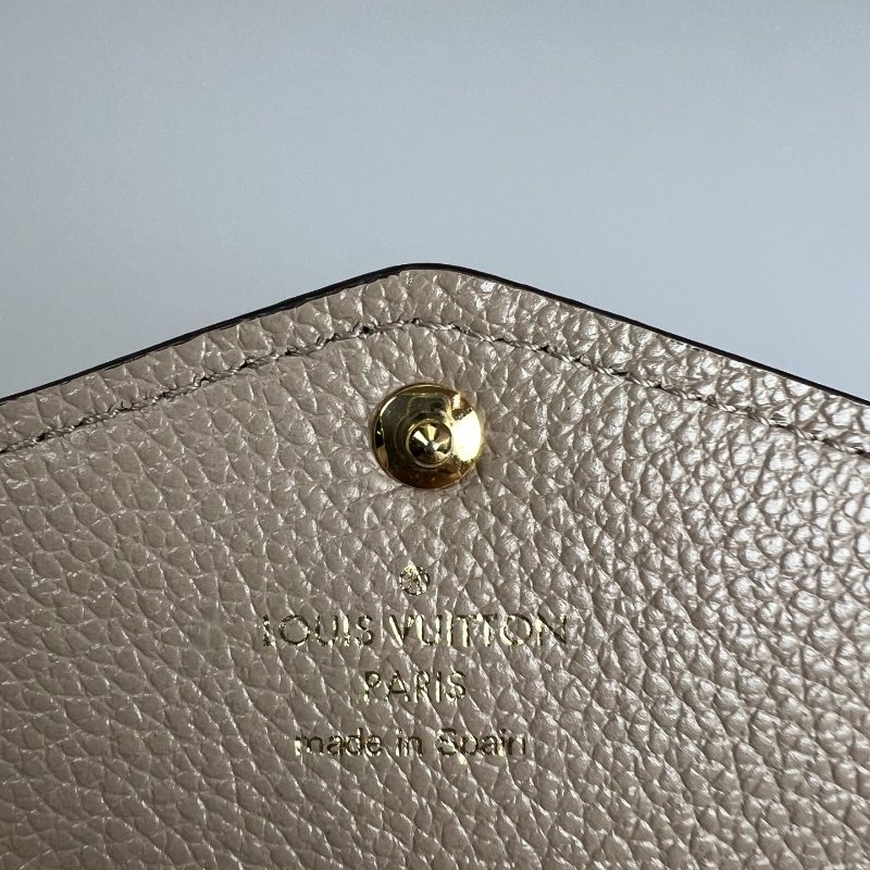 LV M68708 灰色壓紋拚皮革信封長夾-13