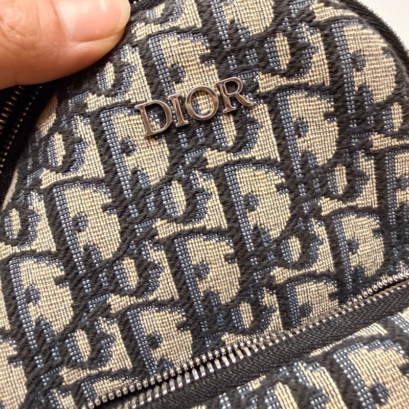 是Dior Oblique 迷你後背包。-5