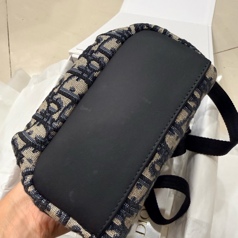 是Dior Oblique 迷你後背包。-6