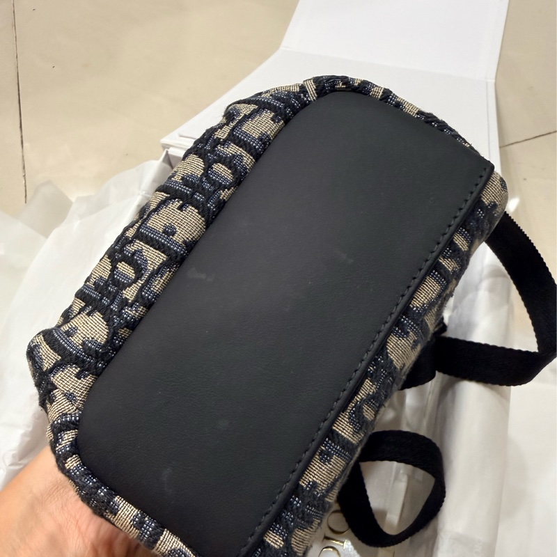是Dior Oblique 迷你後背包。-7