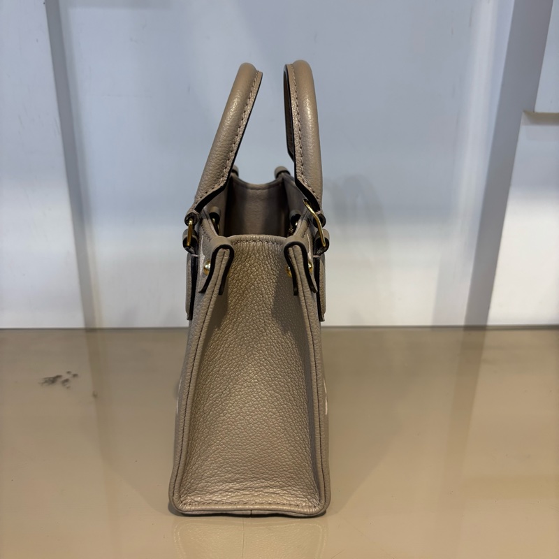 LV 斑鳩灰牛皮壓紋On the go BB肩斜背托特包M47054-2