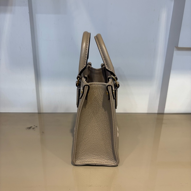 LV 斑鳩灰牛皮壓紋On the go BB肩斜背托特包M47054-3