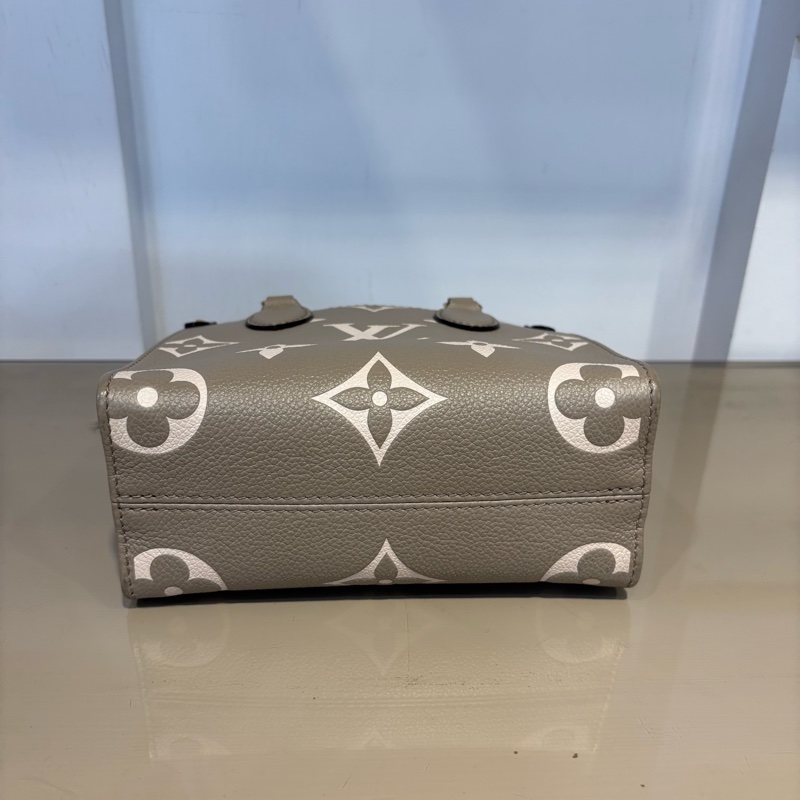 LV 斑鳩灰牛皮壓紋On the go BB肩斜背托特包M47054-4