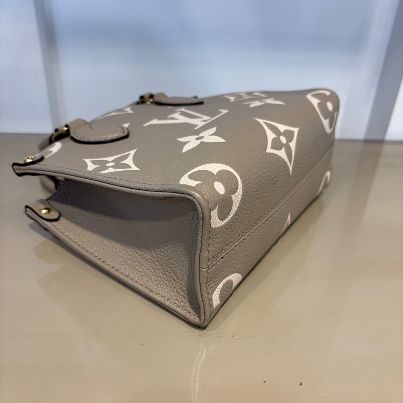 LV 斑鳩灰牛皮壓紋On the go BB肩斜背托特包M47054-5