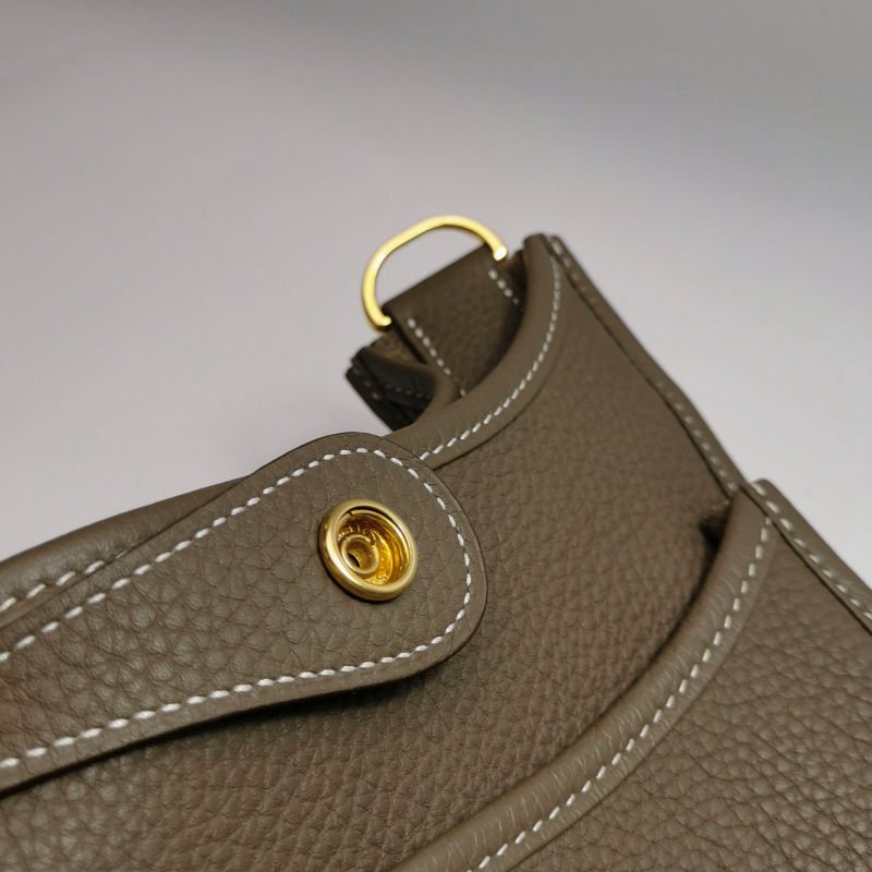 Hermes Evelyne29鏤空肩背包Clemence(TC)牛皮金扣18etoupe大象灰Y刻-13