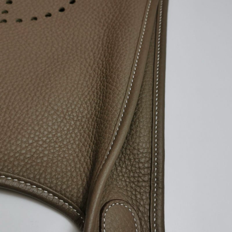 Hermes Evelyne29鏤空肩背包Clemence(TC)牛皮金扣18etoupe大象灰Y刻-17