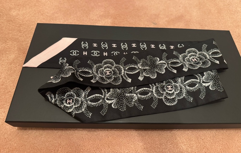 Chanel bandeau 絲巾-1