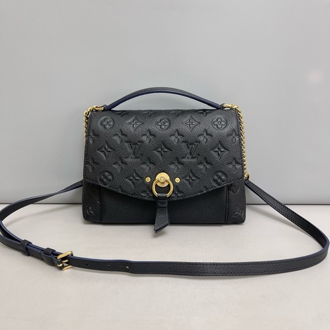 MJ48719 LV路易威登 98新blanche bb黑色全皮壓紋郵差包 ,尺寸24×16×7