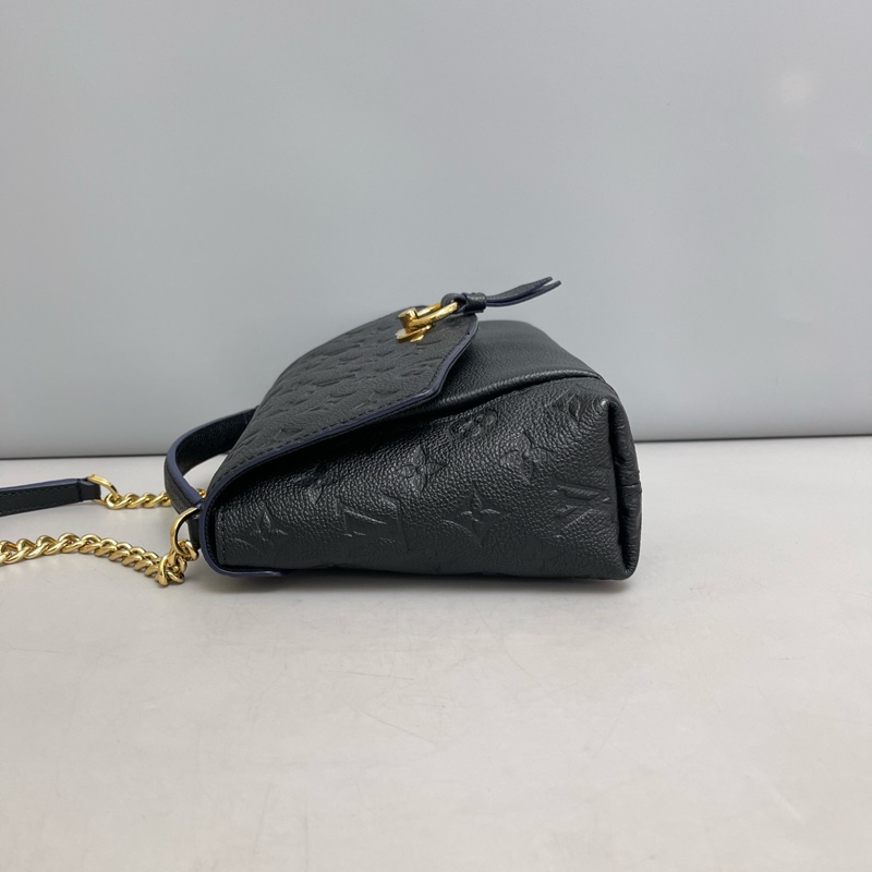 MJ48719 LV路易威登 98新blanche bb黑色全皮壓紋郵差包 ,尺寸24×16×7-3