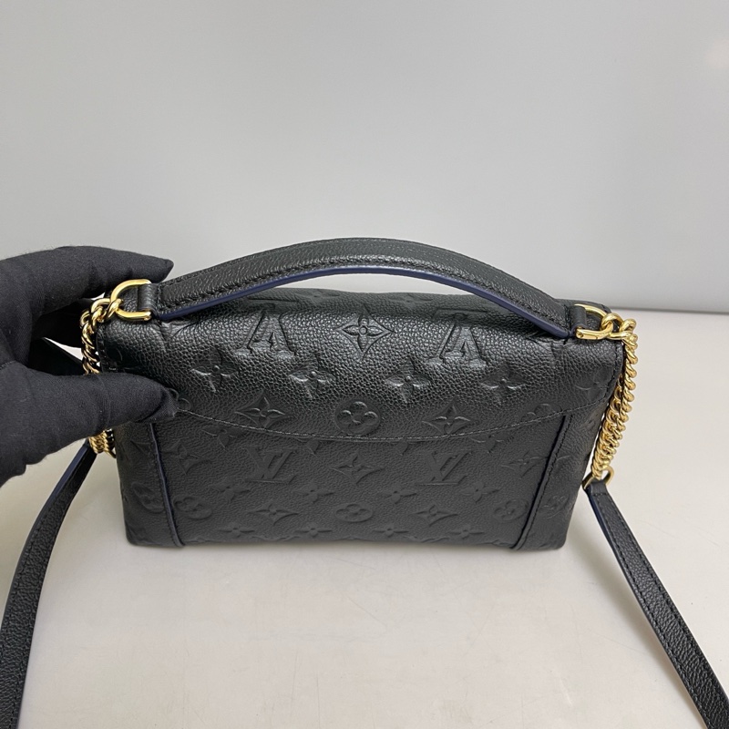MJ48719 LV路易威登 98新blanche bb黑色全皮壓紋郵差包 ,尺寸24×16×7-5