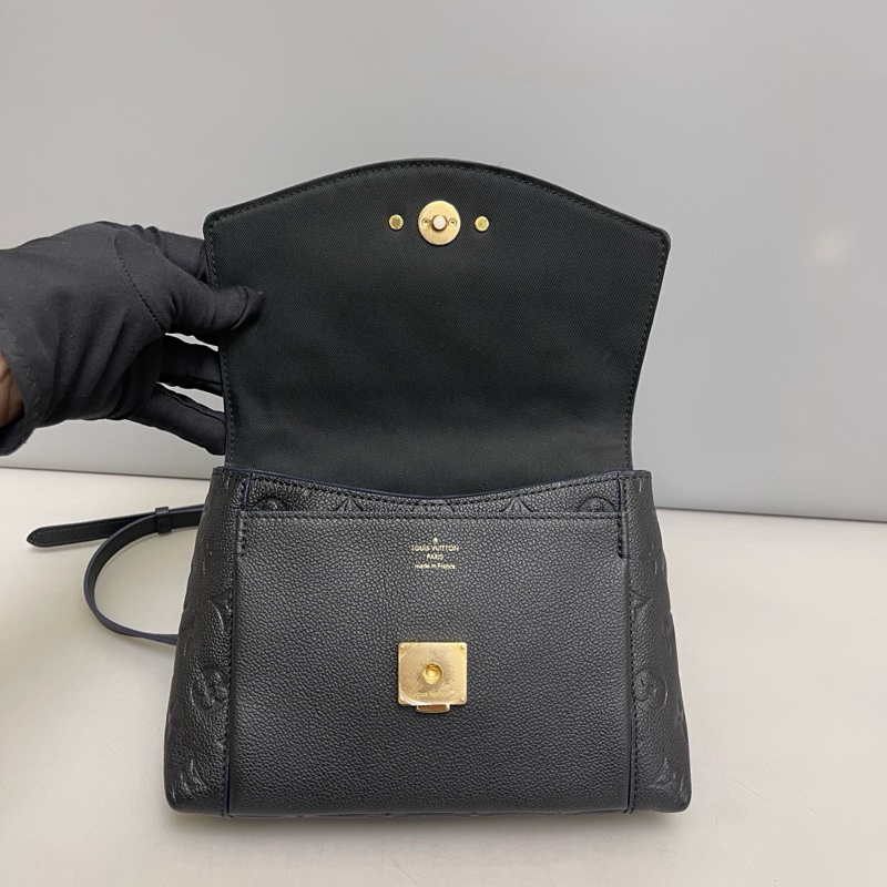 MJ48719 LV路易威登 98新blanche bb黑色全皮壓紋郵差包 ,尺寸24×16×7-7