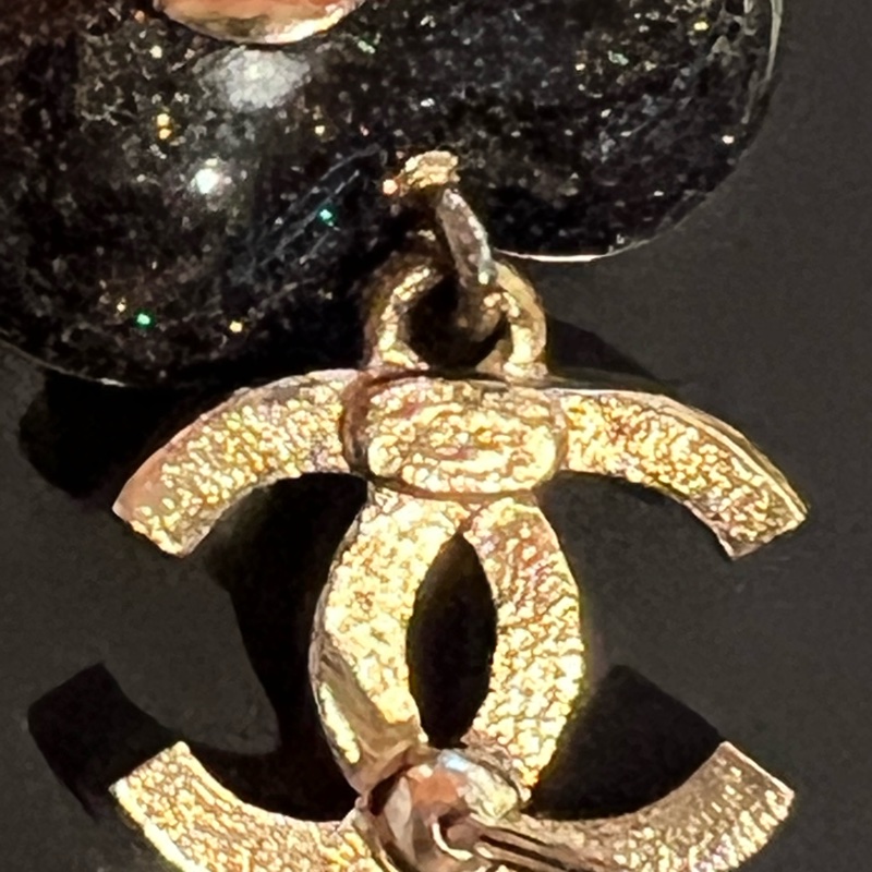 Chanel 水晶CC樹脂心型吊墜耳環 黑金-9