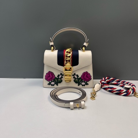 GUCCI塞爾維亞白色花卉刺繡box牛皮小號98新尺寸17*14*5.5