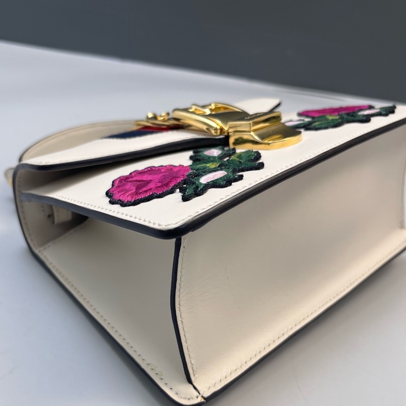 GUCCI塞爾維亞白色花卉刺繡box牛皮小號-2