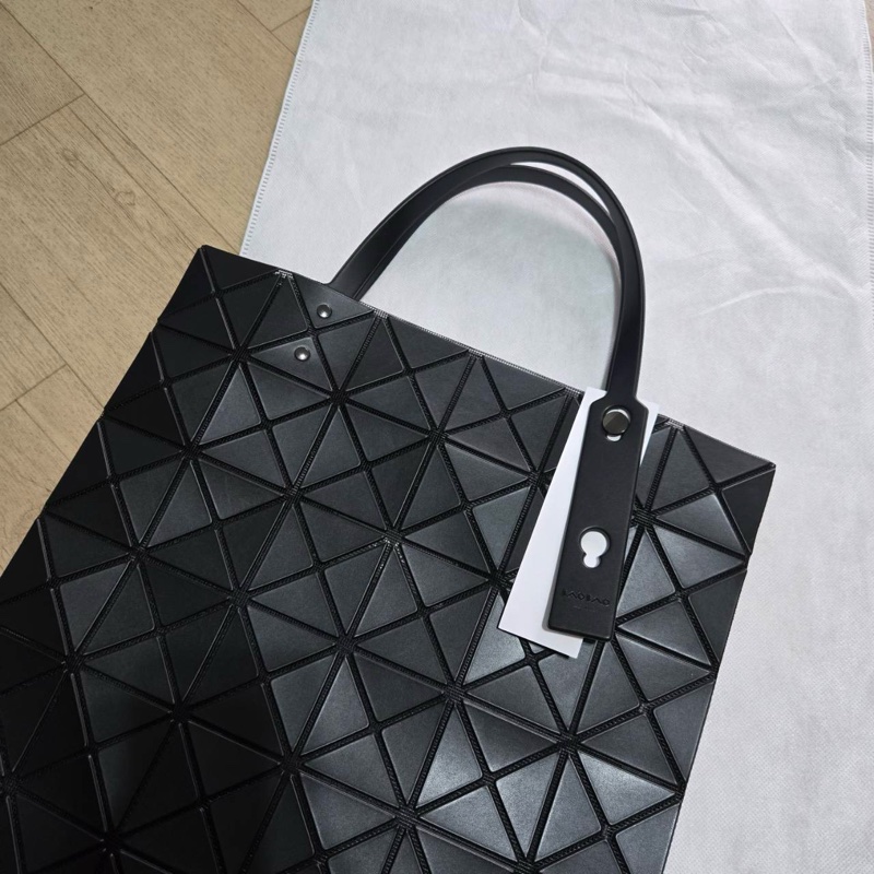 Issey Miyake 三宅一生 BaoBao 基本款 霧黑色 6x6 肩背 手提包-3
