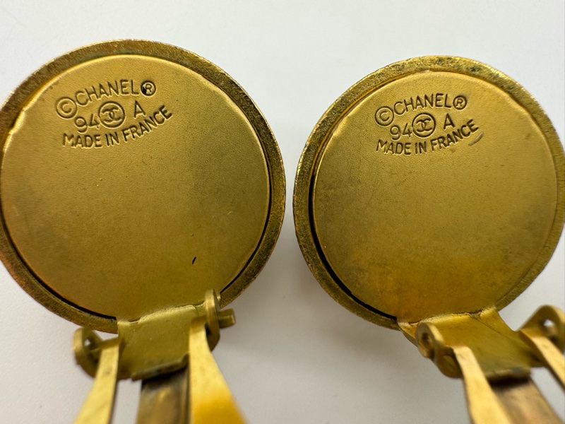 Chanel Vintage 94A 鍍金樹脂金黑色十字耳環-10