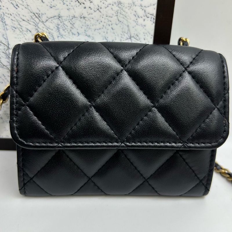 Chanel 香奈兒 21C mini woc 黑金 雕花扣 羊皮 單肩斜挎包 。-1