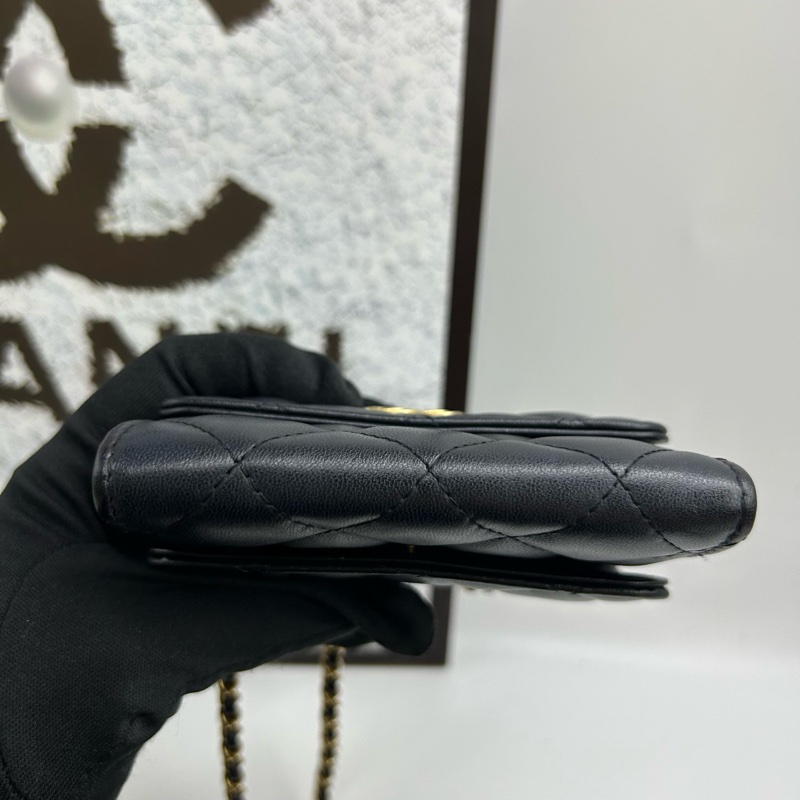 Chanel 香奈兒 21C mini woc 黑金 雕花扣 羊皮 單肩斜挎包 。-4