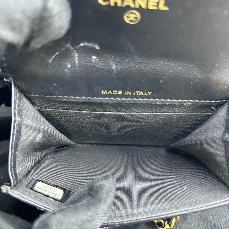 Chanel 香奈兒 21C mini woc 黑金 雕花扣 羊皮 單肩斜挎包 。-5