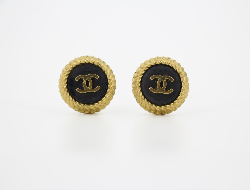 Chanel Vintage 95P 樹脂春夏黑金CC圓形波浪紋耳環-1