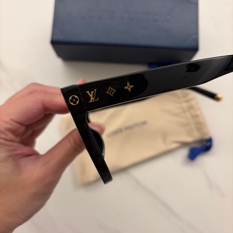 LV 墨鏡有防塵盒子-4