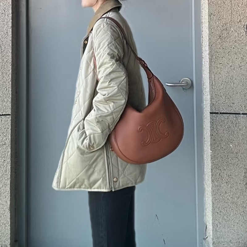 CELINE賽琳焦糖色浮雕凱旋門Heloise Hobo中號現貨-9
