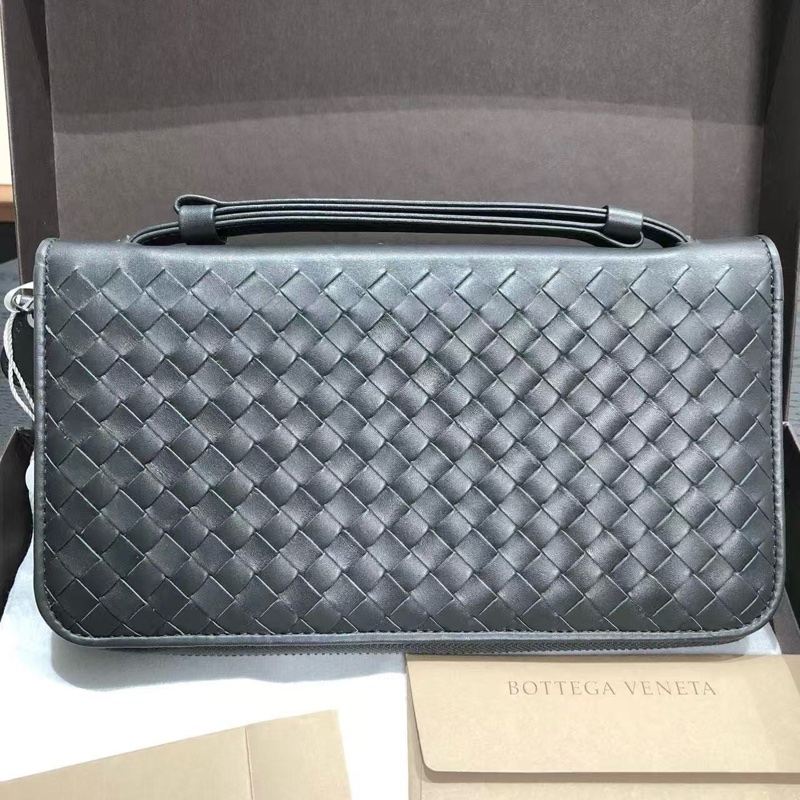 Bottega Veneta葆蝶家黑色編織手拿包-1