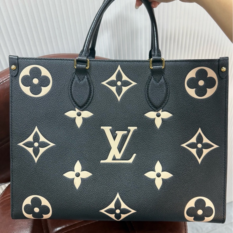 LV 路易威登 ONTHEGO 中號黑白全皮款 熊貓配色芯片款-0